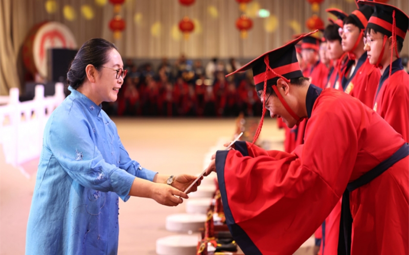 金秋揚(yáng)帆，逐夢遠(yuǎn)航！榮程學(xué)子成人禮儀式